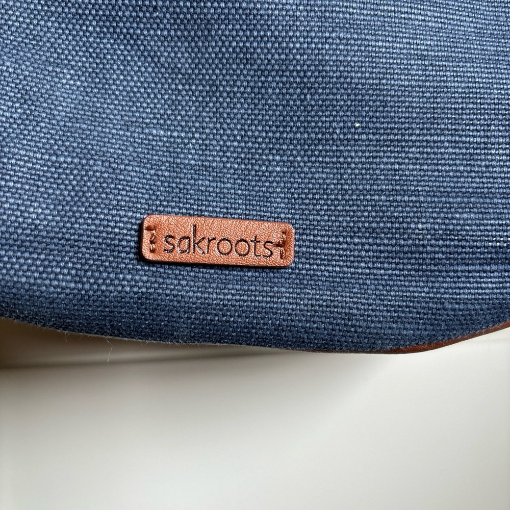 The Sak Sakroots Foldover Crossbody Bag blue denim Navy Desert - Picture 3 of 10